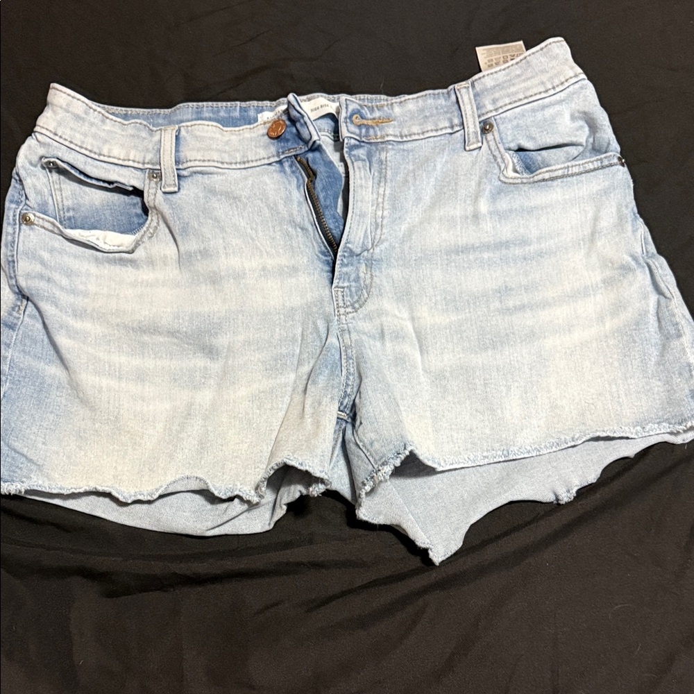 189–Signature by Levi Strauss Faded Blue Jean Shorts